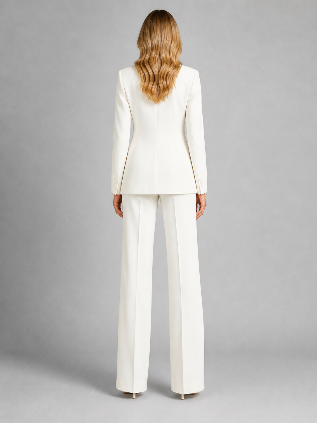 Ensemble blazer pantalon femme blanc vue de dos