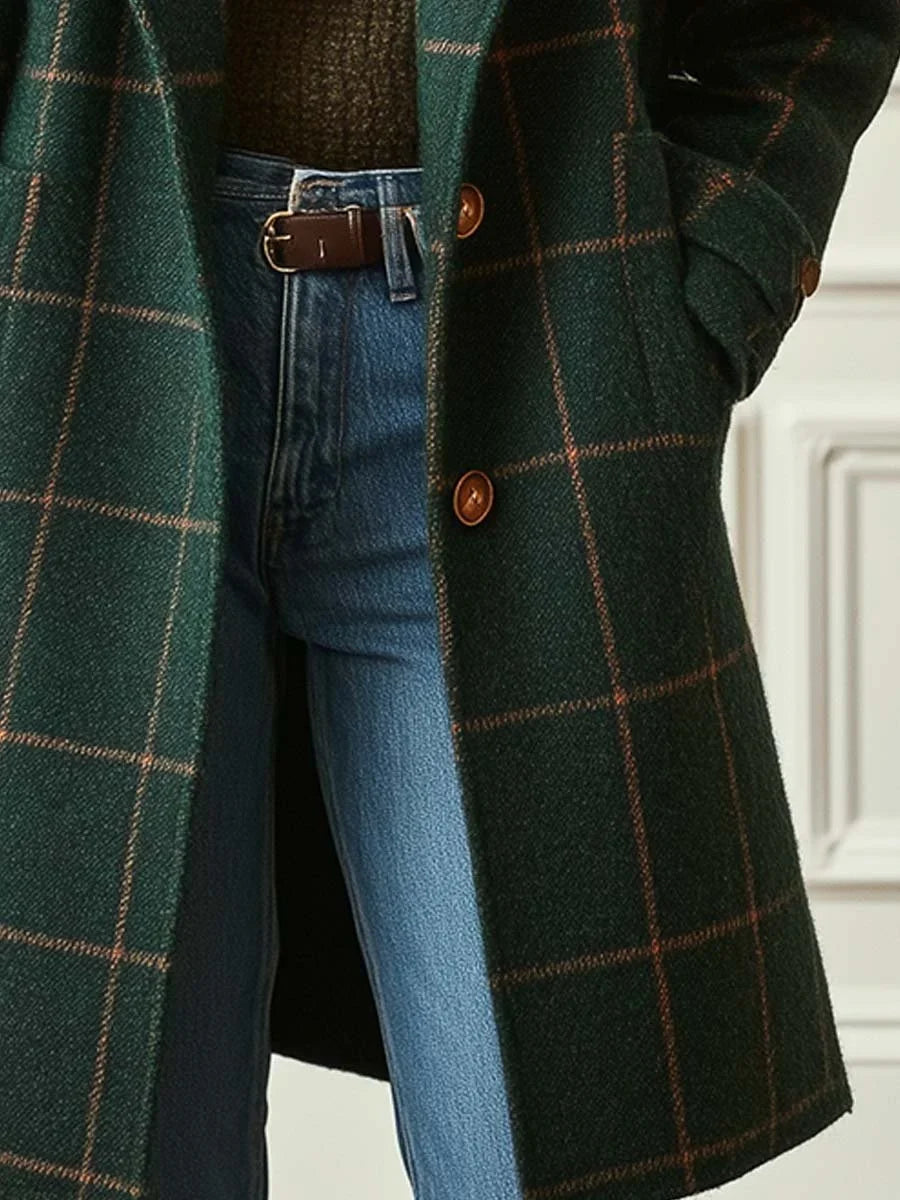 Détail du manteau femme vert foncé à carreaux