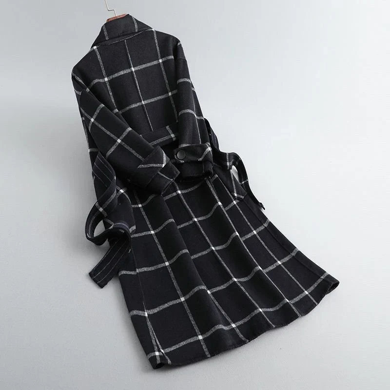 Manteau femme noir et blanc à carreaux à plat