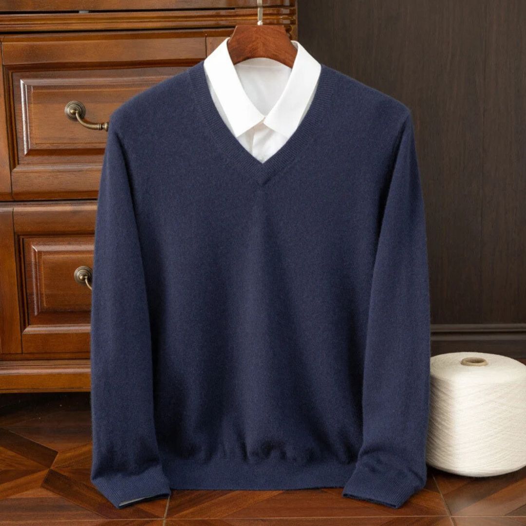 Pull col V homme bleu marine en maille fine