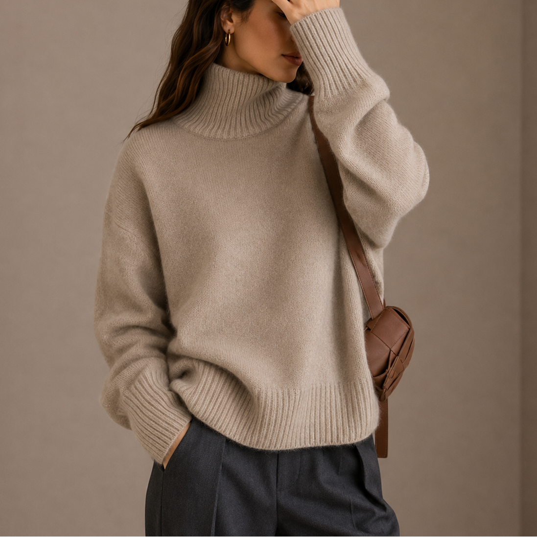 Pull femme taupe oversize à col roulé