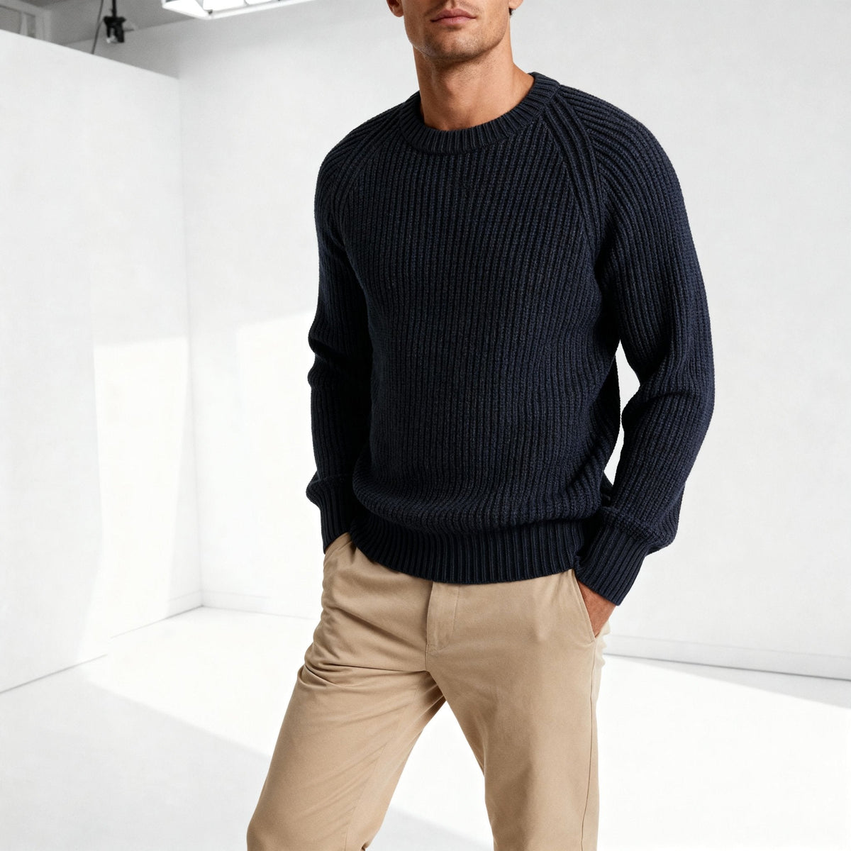 Pull homme bleu marine à col rond côtelé